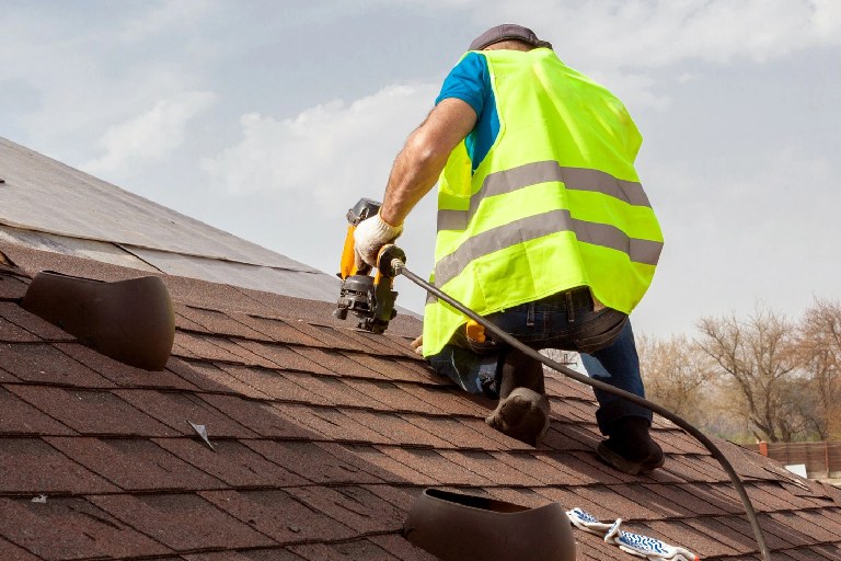 roofer working